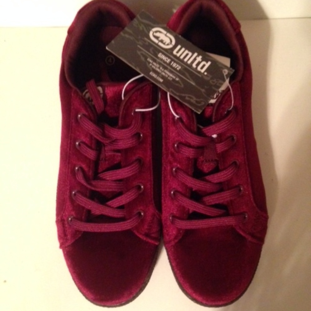 Unltd. Cranberry Raspberry Maroon Lace-Up Sneaker